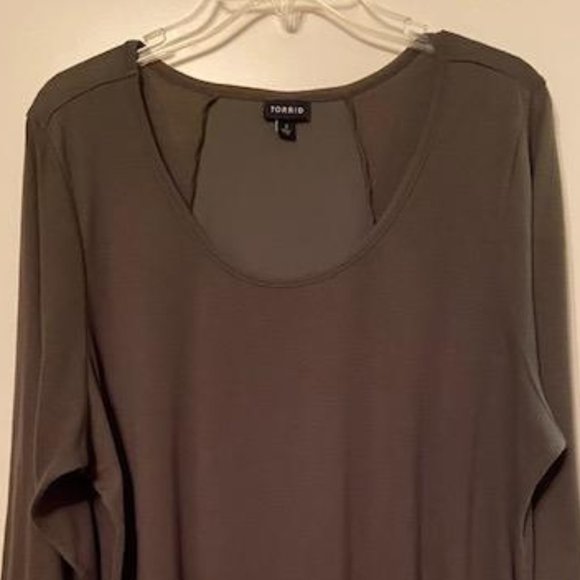 Torrid Ladies Dark Green Top, 3X, 3/4 sleeve, light weight - Picture 2 of 6